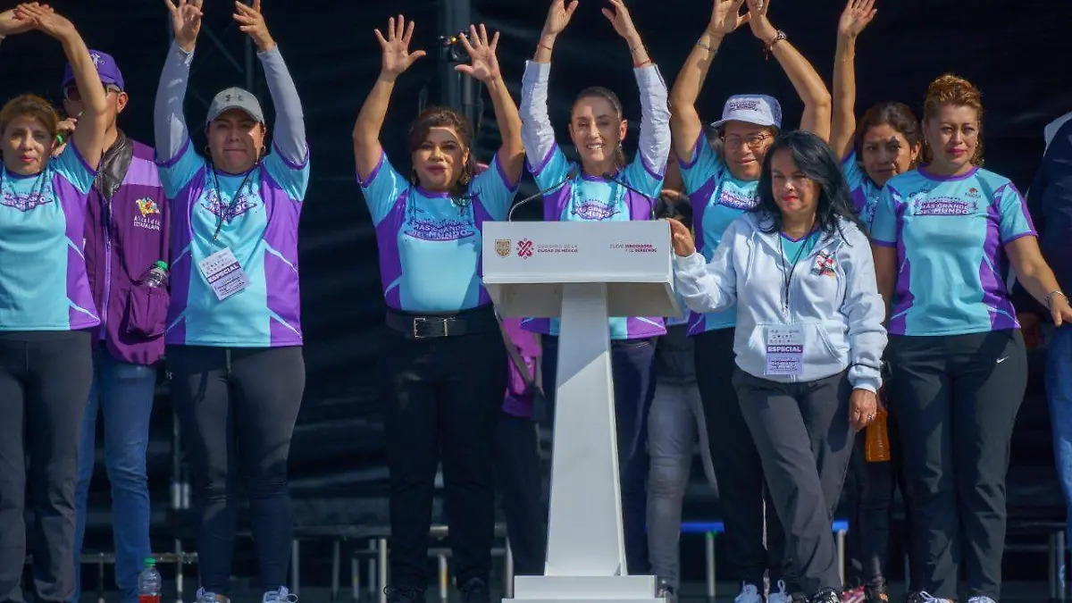 Claudia Sheinbaum presente en la clase de trampolín más grande del mundo